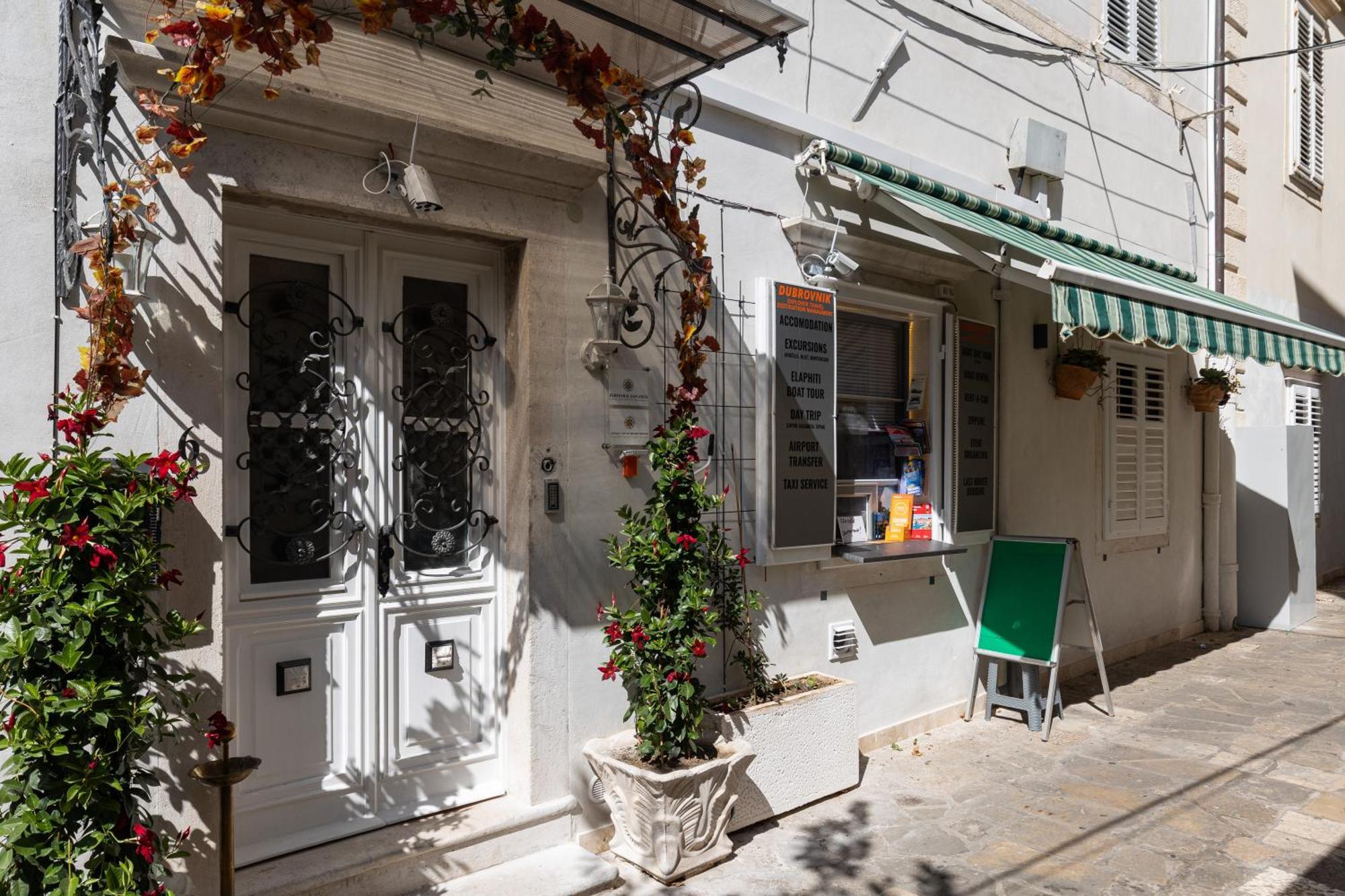 Seistanca Lux -Old City Entrance Дубровник Екстериор снимка